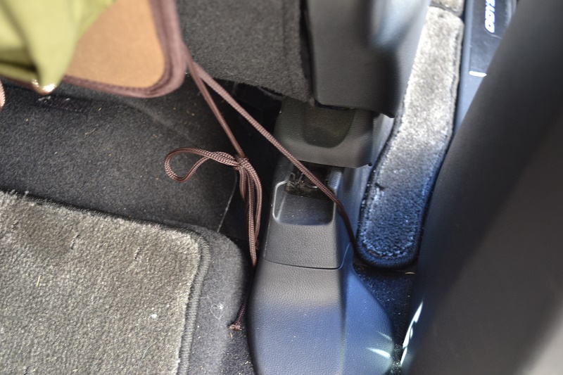 車内の小物をまとめて収納 1列目の背中を利用するniko And のギアがカッコいい ぼるしちのキャンプ ライフ