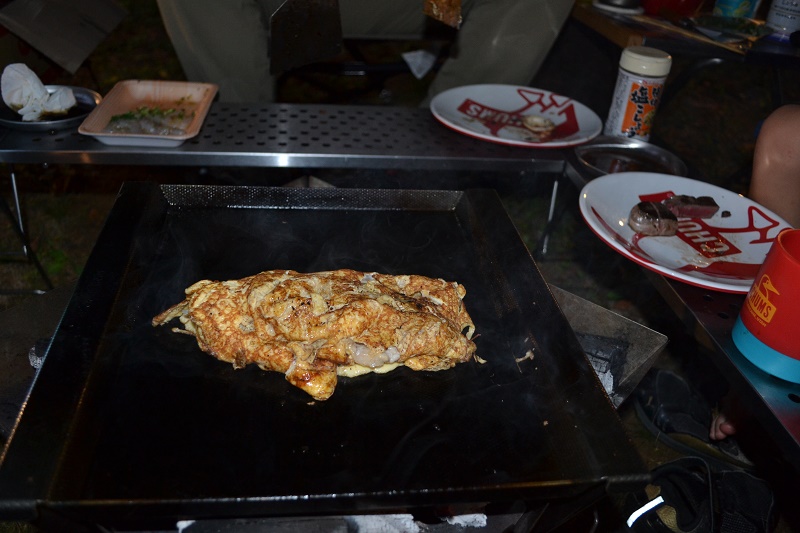 キャンプの夜は 鉄板焼き が楽しい とん平焼き 豚キムチの作り方 ぼるしちのキャンプ ライフ