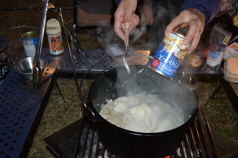 ダッチオーブンでハインツ缶のグラタンの作り方 ぼるしちのキャンプ飯 ぼるしちのキャンプ ライフ