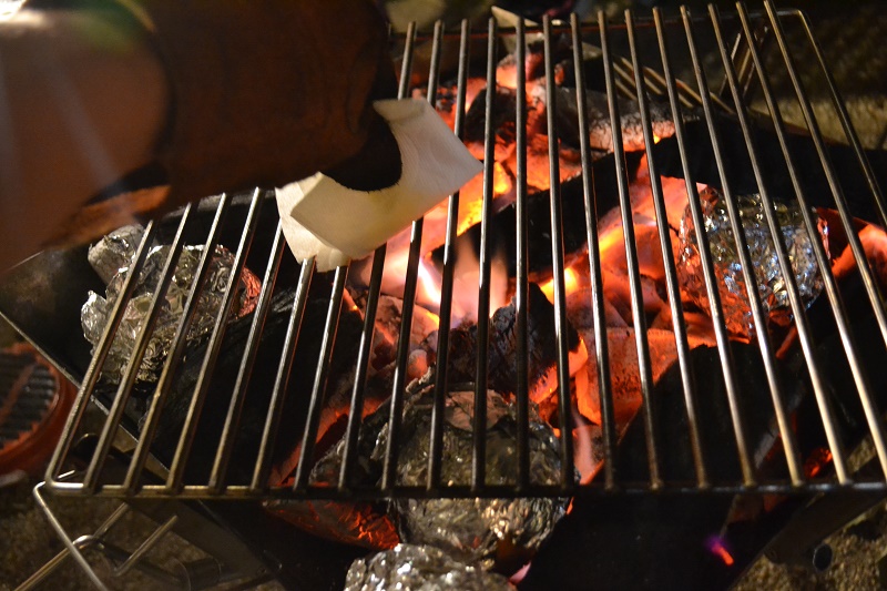 焚き火・BBQ・鉄板焼き・ダッチオーブン ユニフレームファイアグリルがあれば色々出来る | ぼるしちのキャンプ＆ライフ
