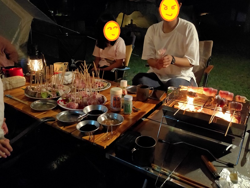野菜串はユニセラと焚き火テーブルのセットで焼きました